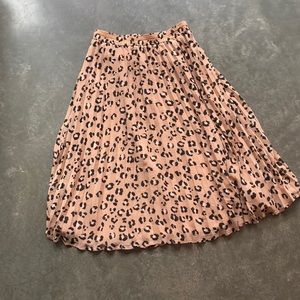 Pleated leopard print midi skirt
